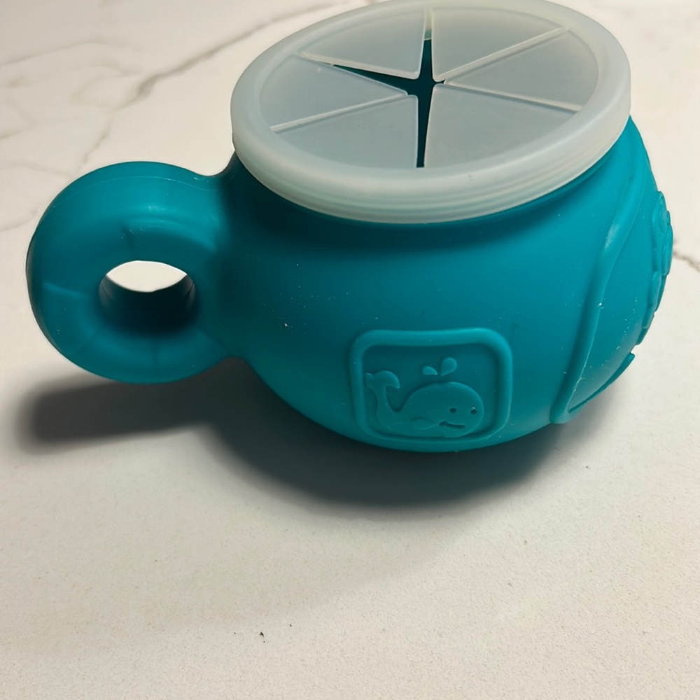 Kids snacking cup